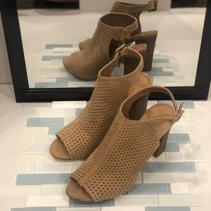 Madden Girl Beckie style block heels Size 7.5